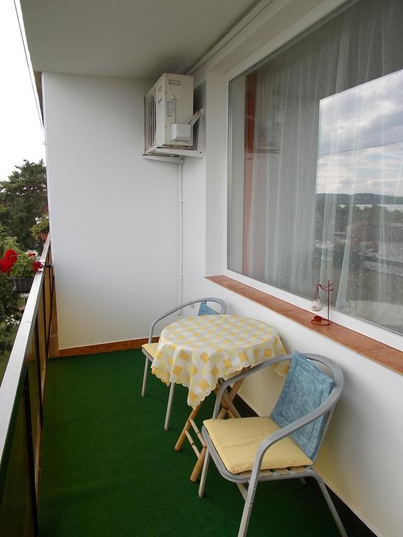 Liliom Apartments Balatonfuered 客房 照片